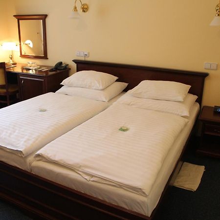 Parkhotel Richmond การ์โลวีวารี ภายนอก รูปภาพ