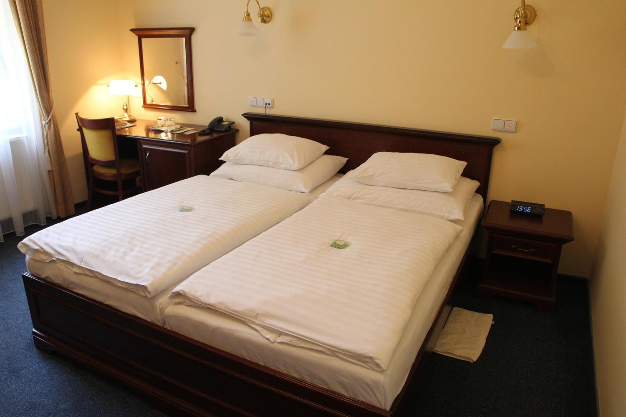 Parkhotel Richmond การ์โลวีวารี ภายนอก รูปภาพ
