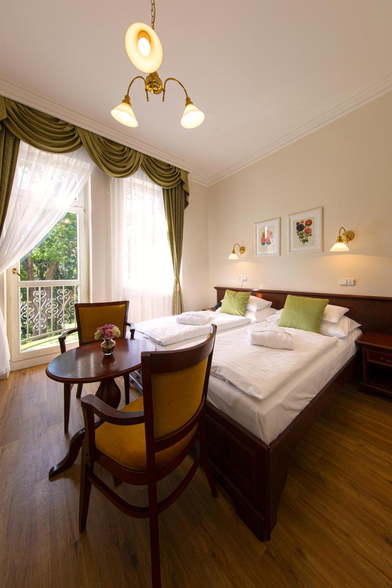Parkhotel Richmond การ์โลวีวารี ภายนอก รูปภาพ