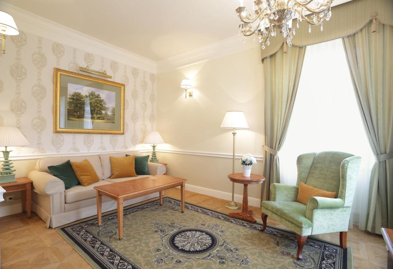 Parkhotel Richmond การ์โลวีวารี ภายนอก รูปภาพ