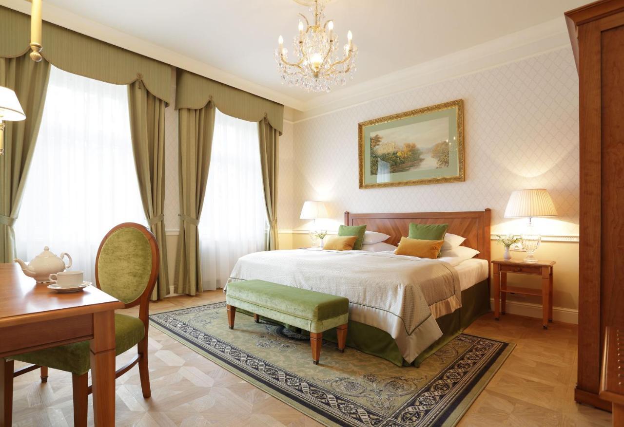 Parkhotel Richmond การ์โลวีวารี ภายนอก รูปภาพ