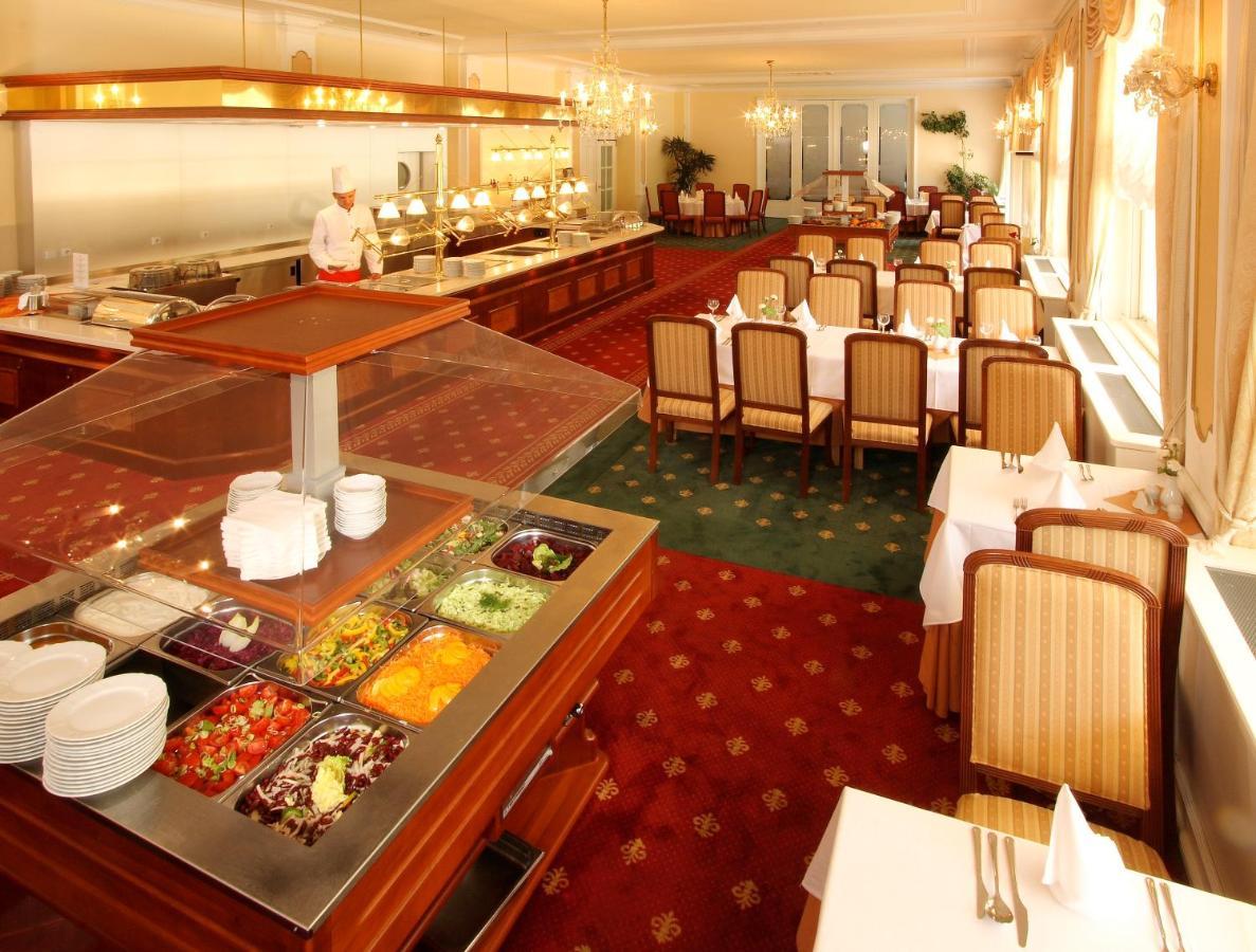 Parkhotel Richmond การ์โลวีวารี ภายนอก รูปภาพ