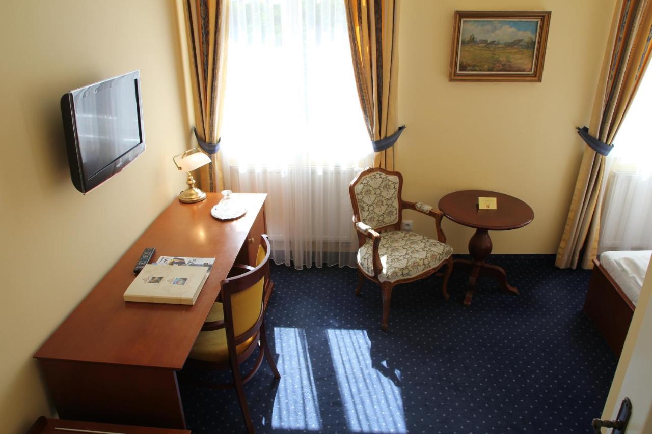 Parkhotel Richmond การ์โลวีวารี ภายนอก รูปภาพ