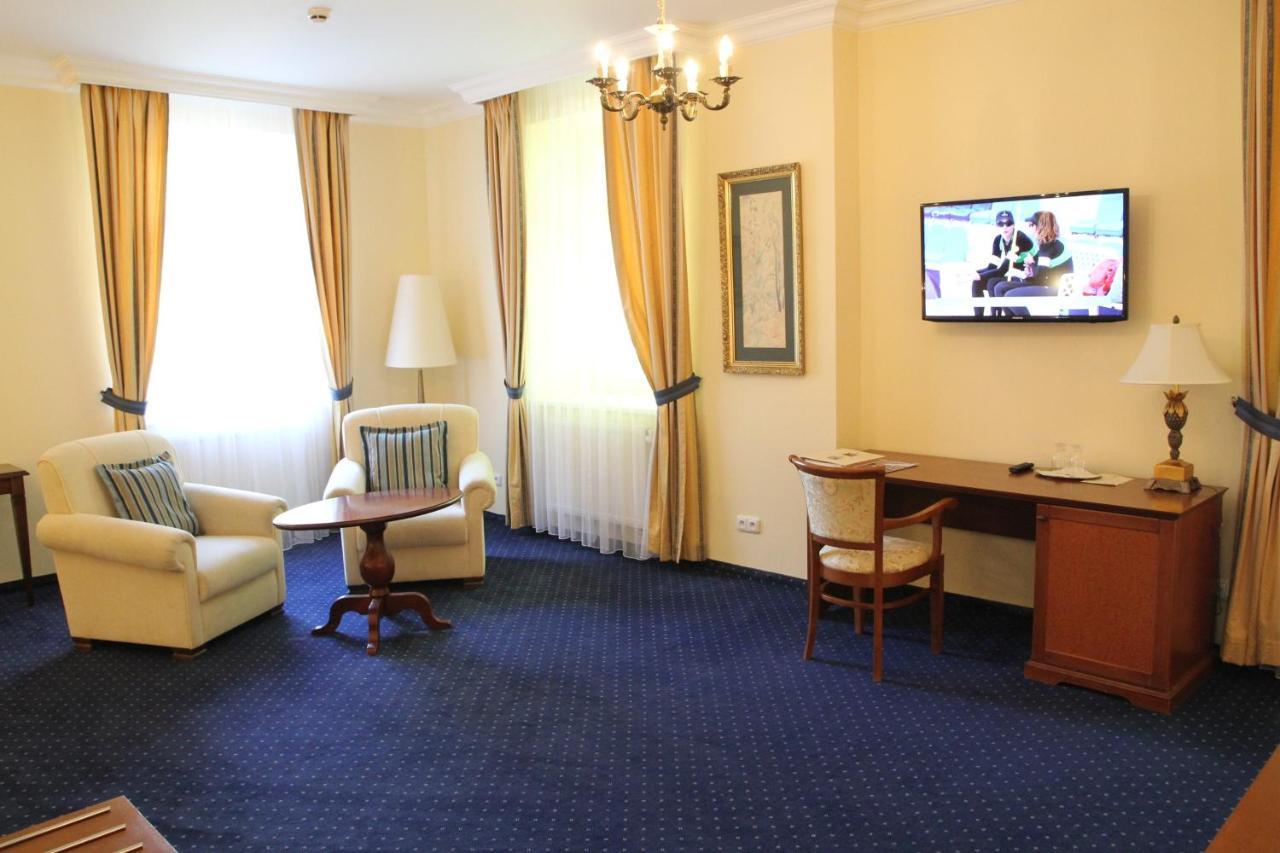 Parkhotel Richmond การ์โลวีวารี ภายนอก รูปภาพ